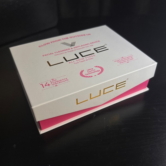LUCE 180° Anti-Aging Facial Cleansing Device - Picture 6 of 7
